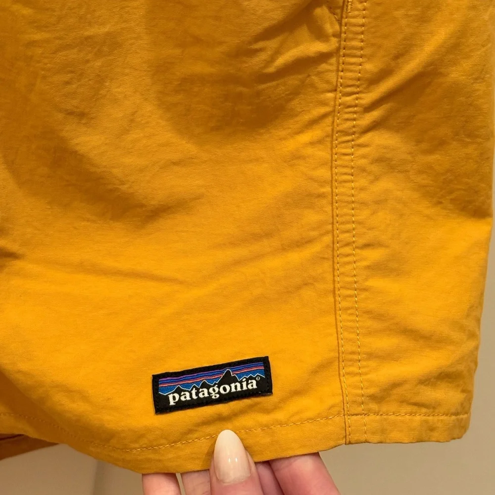 NWOT Patagonia Women's Funhoggers 4” Shorts | Medium (US 4-6) - Picture 4 of 11